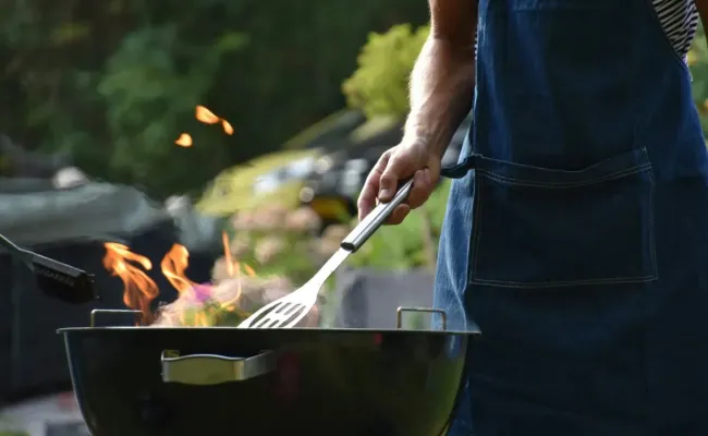 BBQ spatula flip