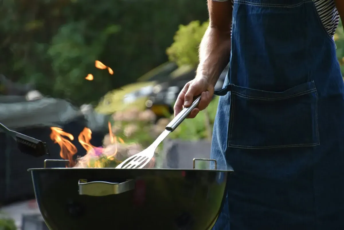 BBQ spatula flip
